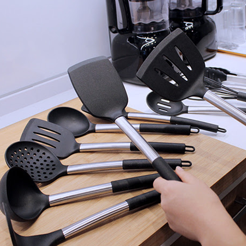 Nylon vs. Silicone Comparing Materials for Custom Kitchen Utensils (3)